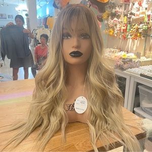 - Human hair ombre blonde wavy wig with bang